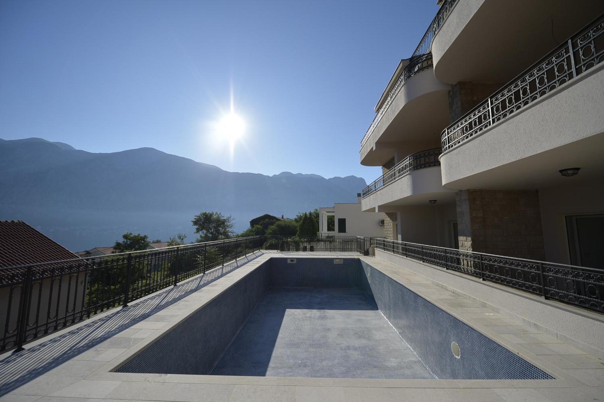 Luxurious 3-Bedroom Apartment By Mn Property Kotor Exterior foto