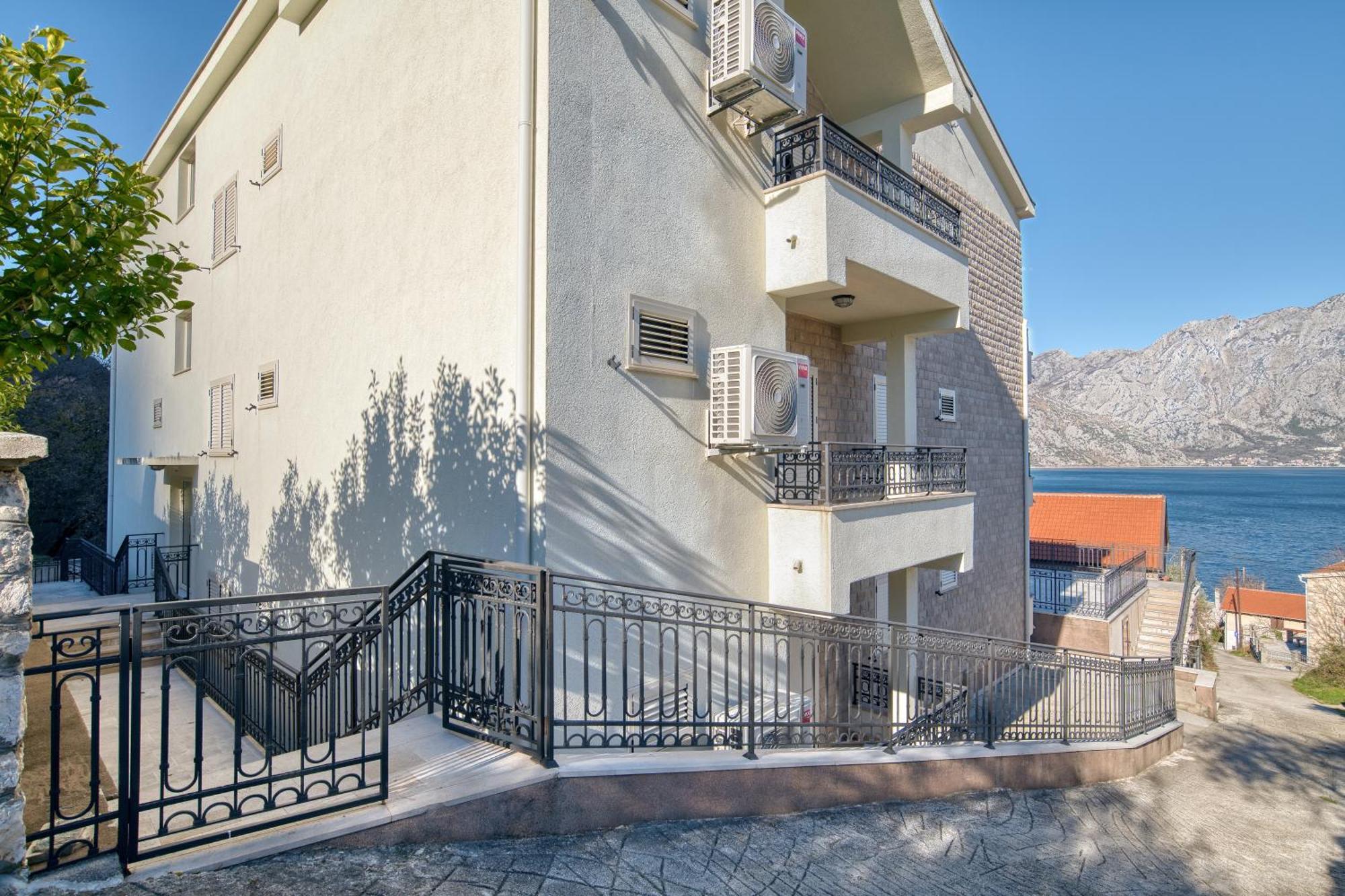 Luxurious 3-Bedroom Apartment By Mn Property Kotor Exterior foto