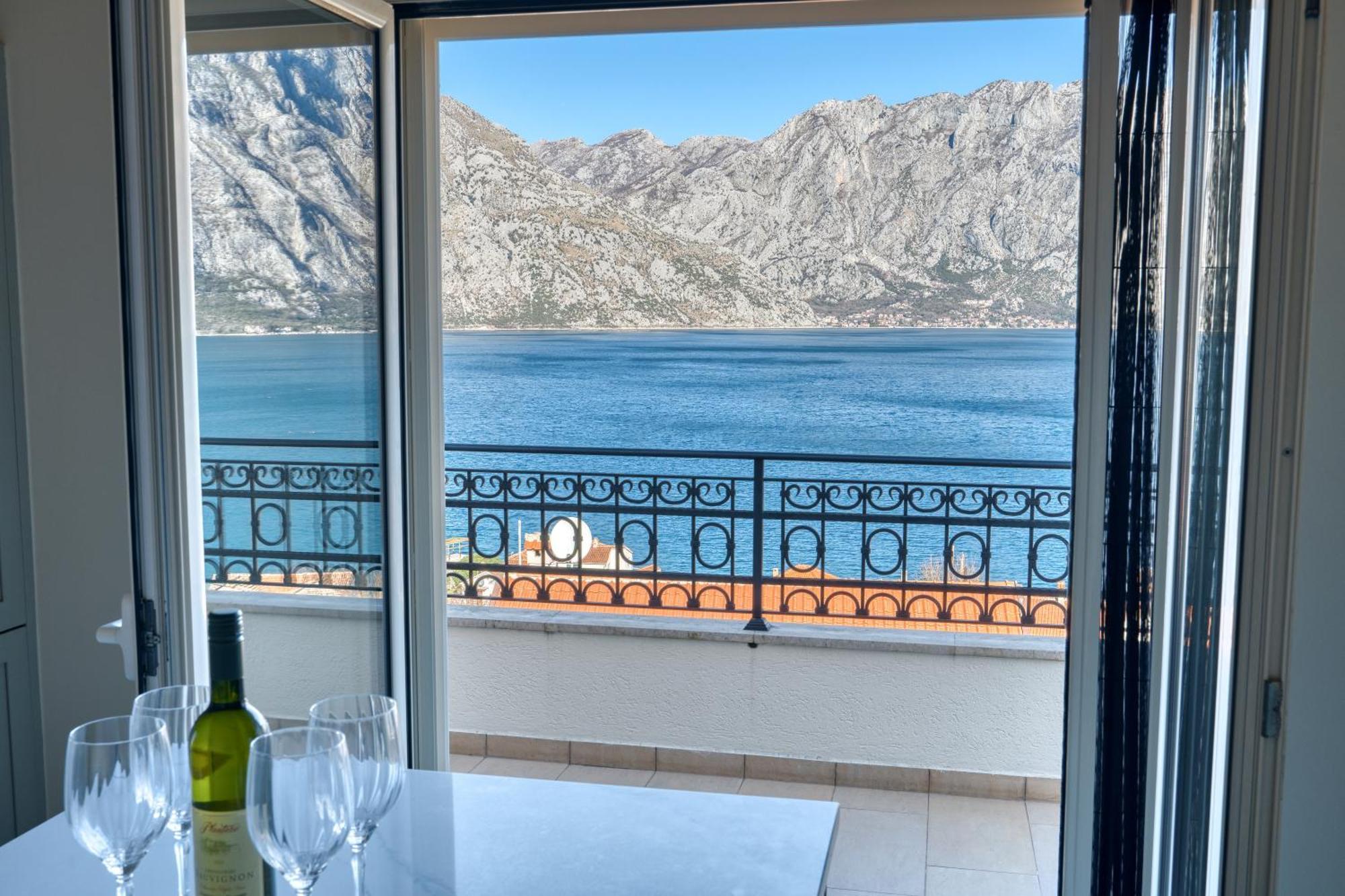 Luxurious 3-Bedroom Apartment By Mn Property Kotor Exterior foto