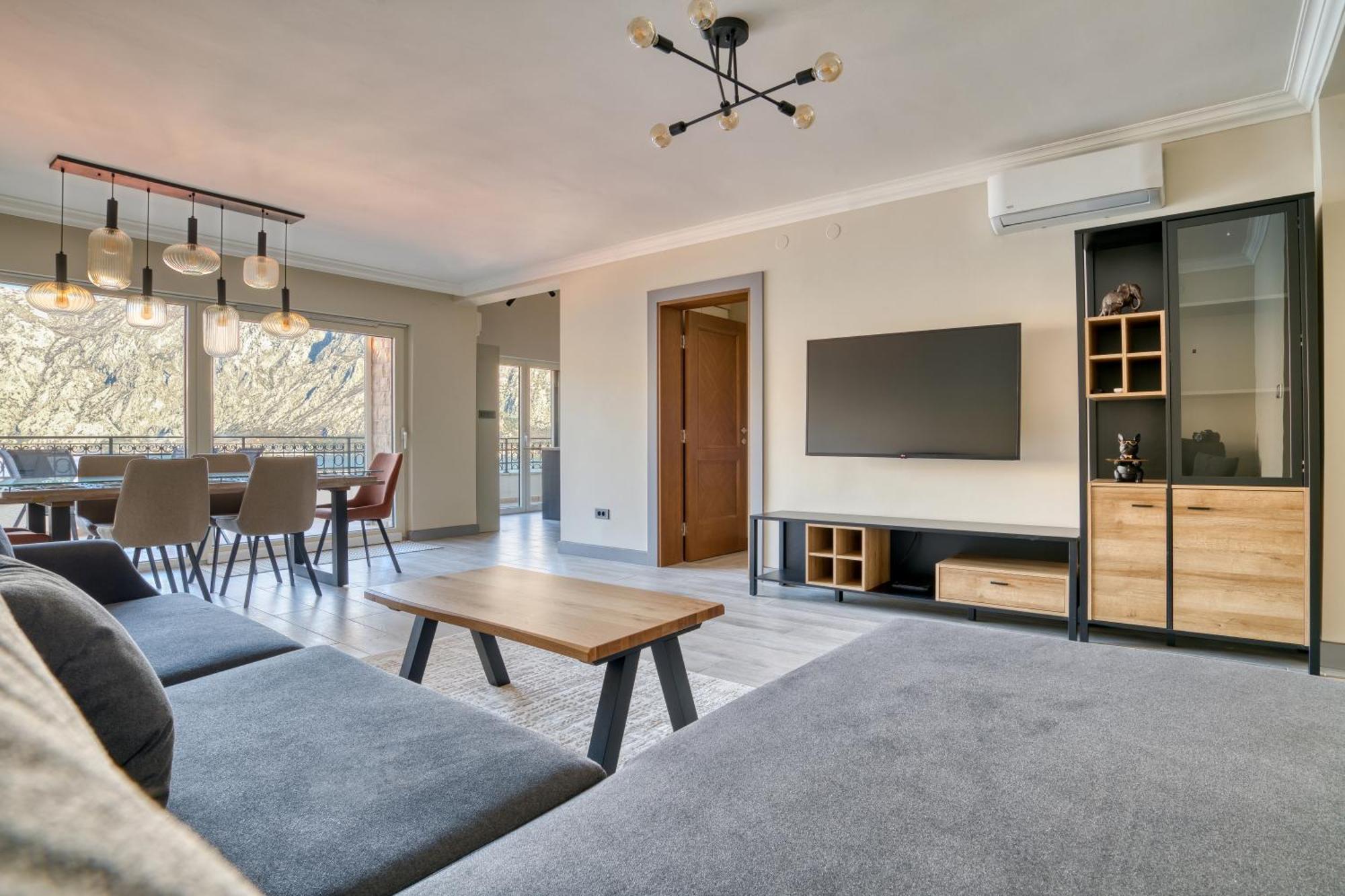 Luxurious 3-Bedroom Apartment By Mn Property Kotor Exterior foto