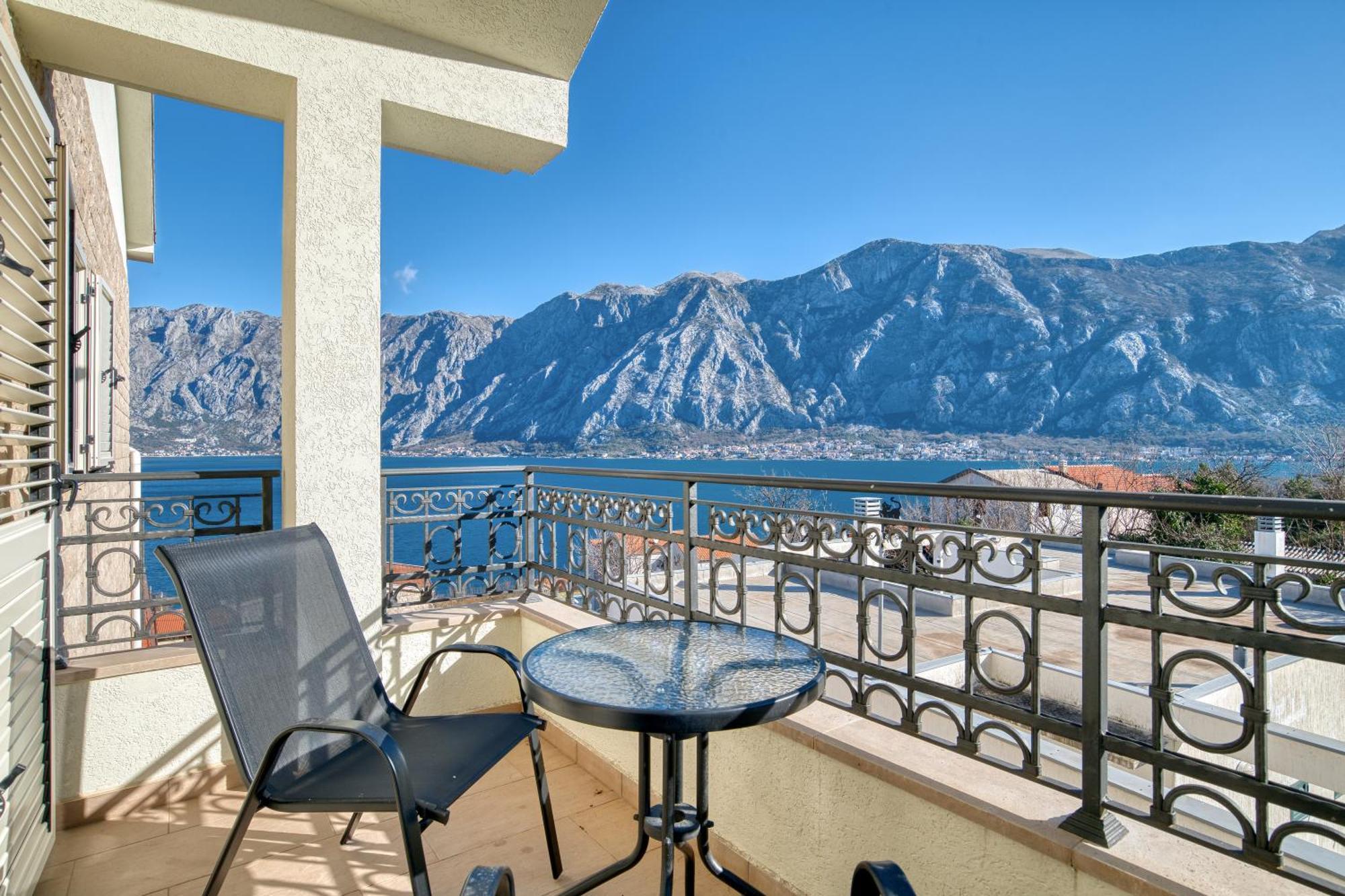 Luxurious 3-Bedroom Apartment By Mn Property Kotor Exterior foto