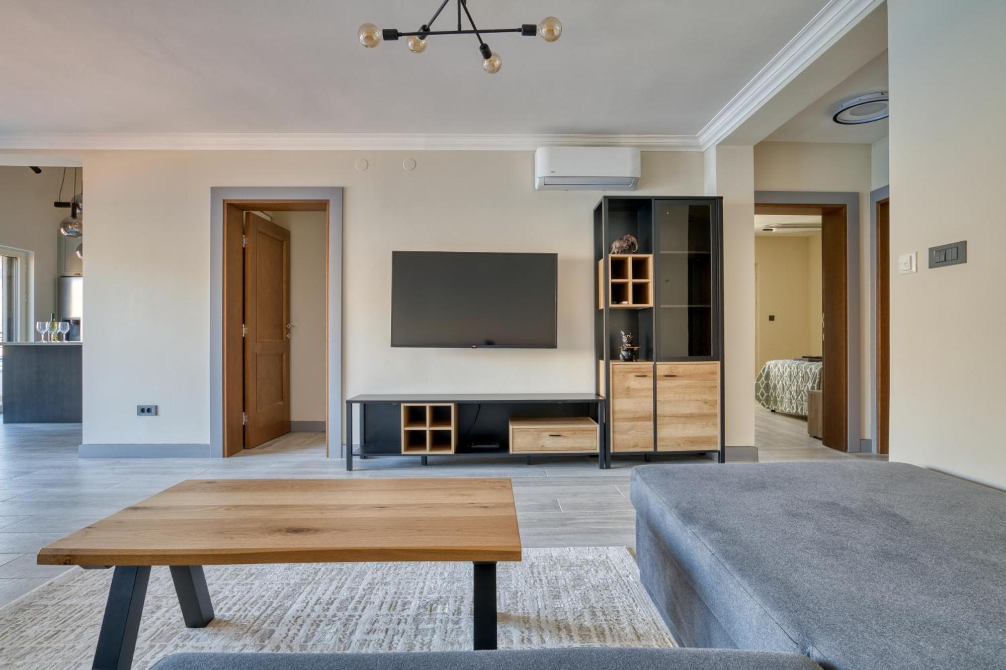 Luxurious 3-Bedroom Apartment By Mn Property Kotor Exterior foto