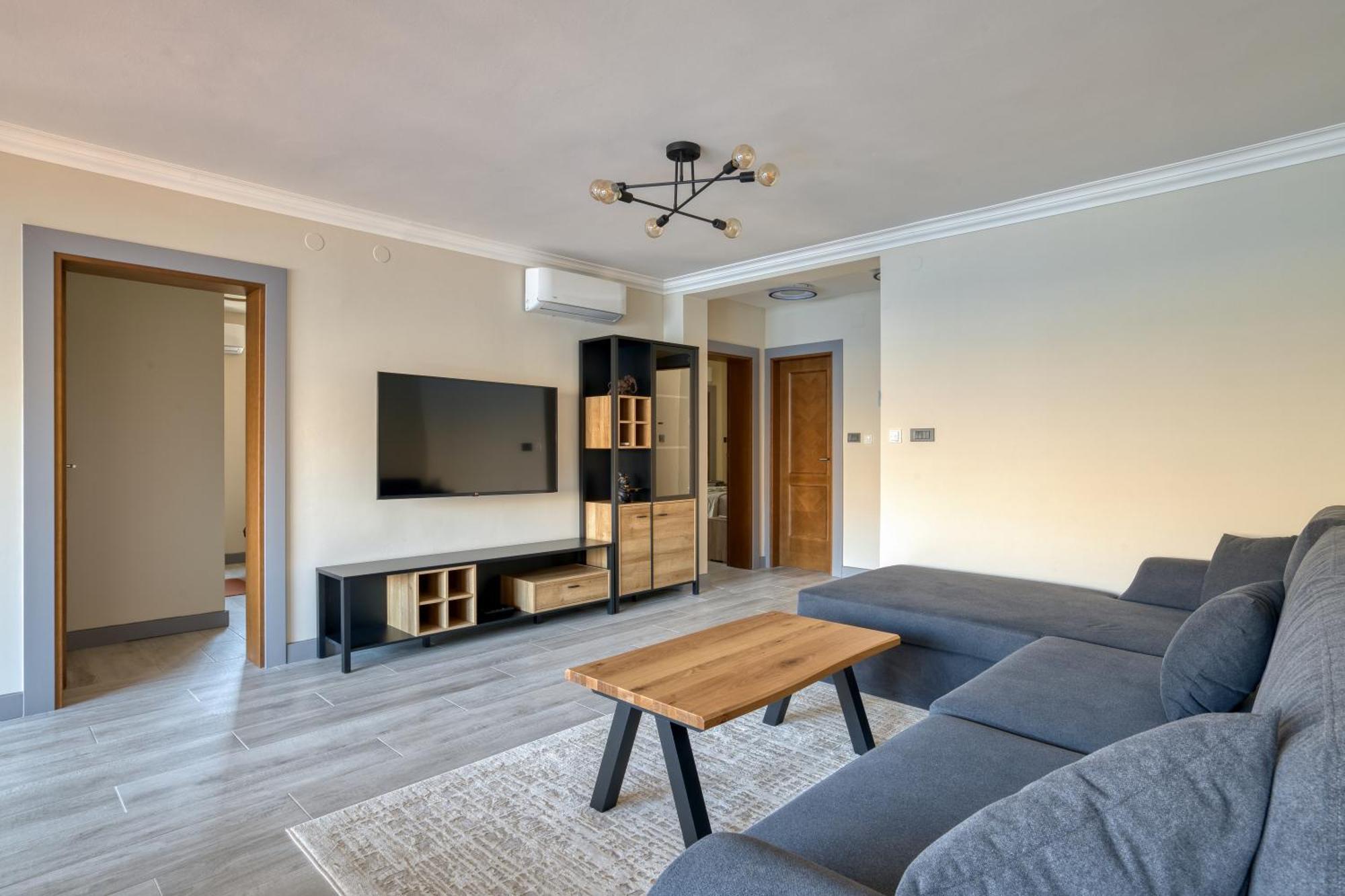 Luxurious 3-Bedroom Apartment By Mn Property Kotor Exterior foto